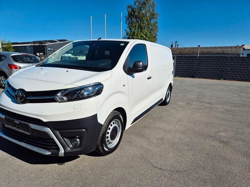Gebraucht Toyota Proace 120 PS (88 kW) 2021 Weiß Van / Kleinbus