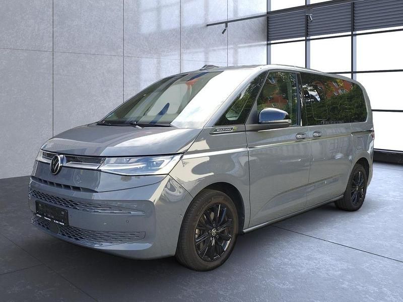 Grau Gebraucht 2023 VW T7 Style Van | 50.790 € (Guter Preis) - Bild 1/4