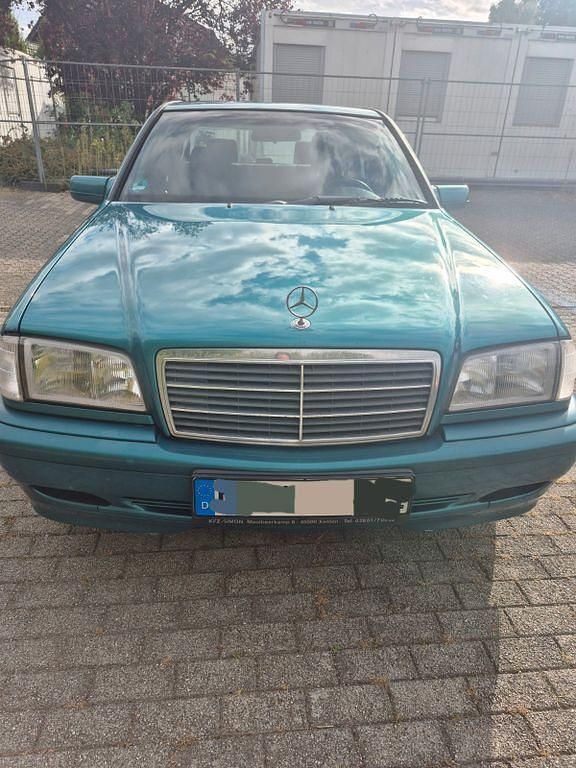 Grün Gebraucht 1997 Mercedes C180 Classic Limousine | 1.150 € (Guter Preis) - Bild 1/4