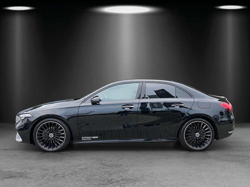 Gebraucht Mercedes A200 AMG 163 PS (119 kW) 2025 lack kosmosschwarz Kleinwagen