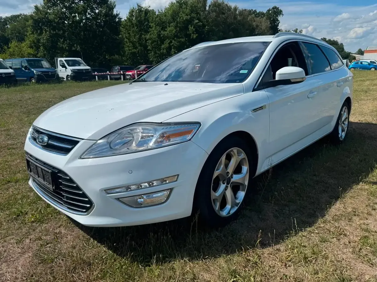 Gebraucht Ford Mondeo Titanium 163 PS (119 kW) 2014 Weiß Limousine