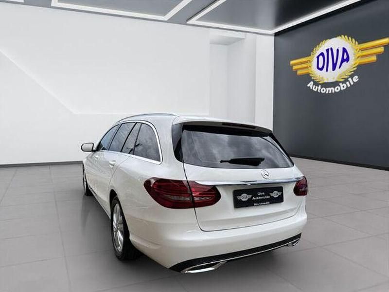 Gebraucht Mercedes C180 156 PS (114 kW) 2018 Polarweiss Kombi