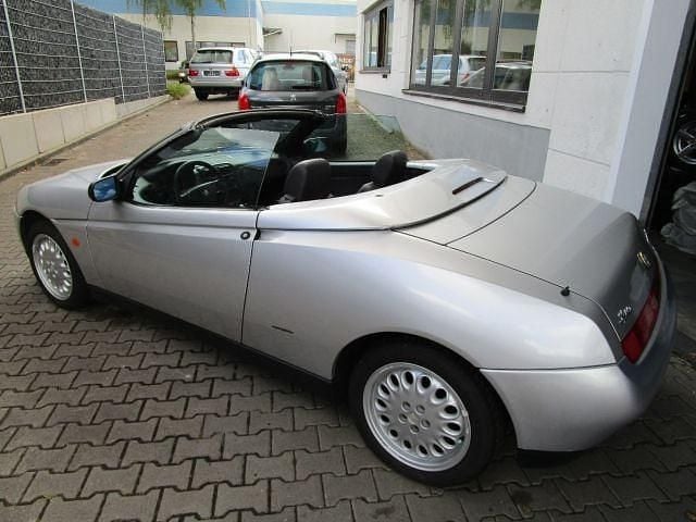 Gebraucht Alfa Romeo Spider Lusso 150 PS (110 kW) 1998 Silber metallic Cabrio