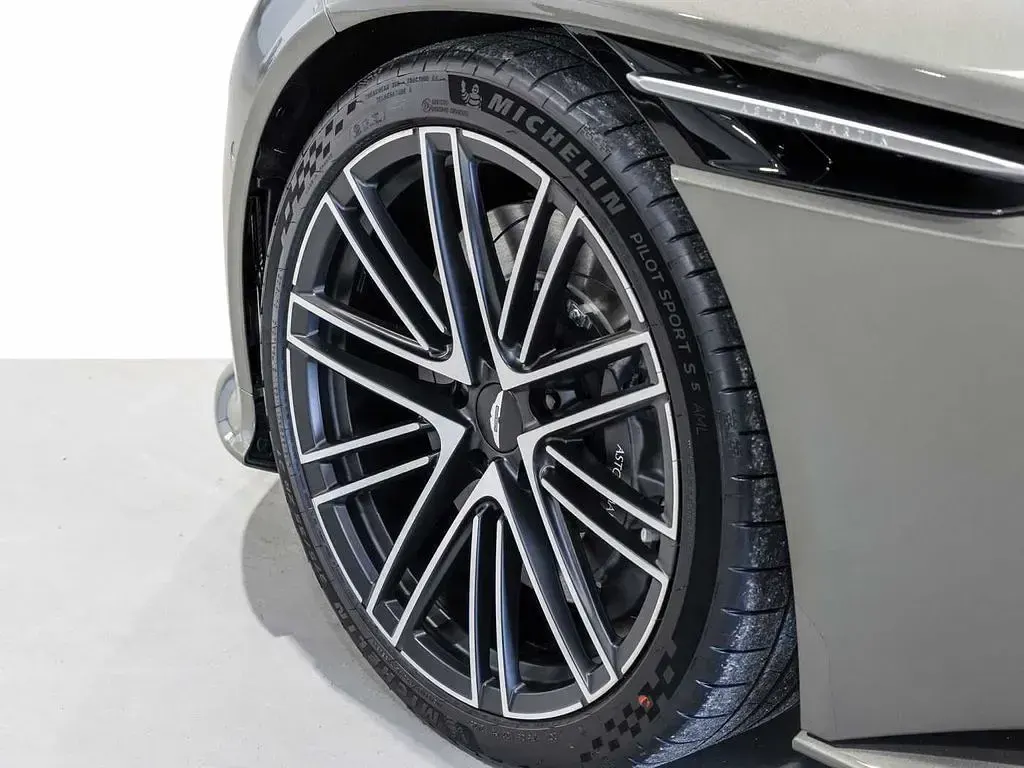 Neu Aston Martin DB12 680 PS (500 kW) 2026 Titanium grey Cabrio