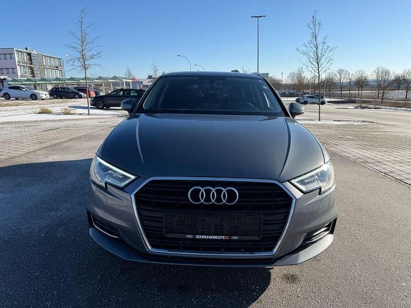 Gebraucht Audi A3 Design 116 PS (85 kW) 2018 Grau Limousine