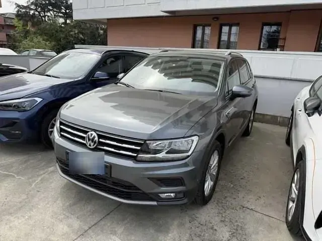 Gebraucht VW Tiguan Allspace Comfortline 150 PS (110 kW) 2021 Grau SUV