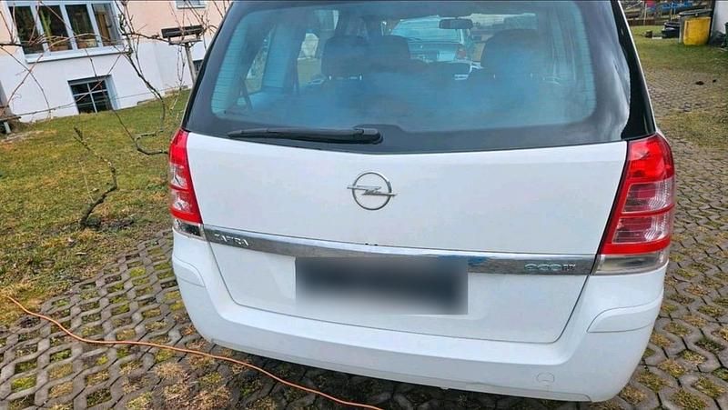 Gebraucht Opel Zafira 115 PS (84 kW) 2011 Weiß Van / Kleinbus
