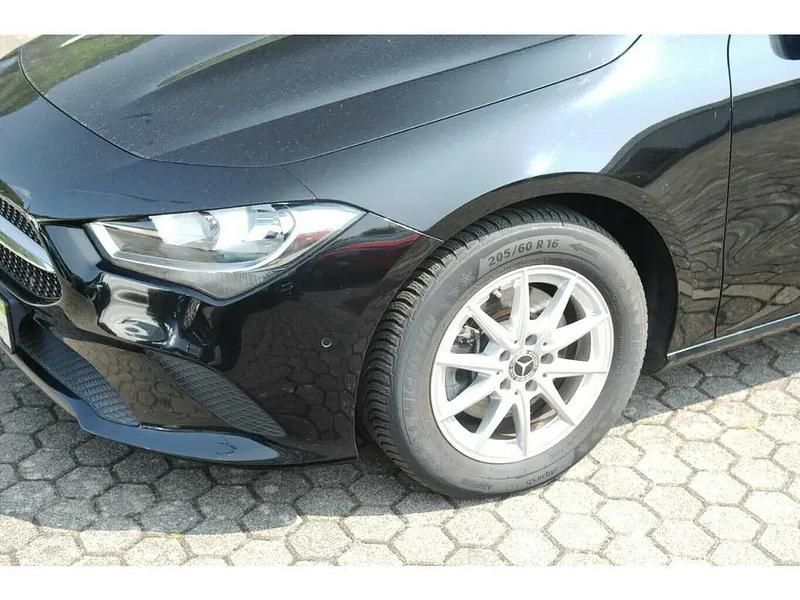 Gebraucht Mercedes CLA200 Shooting Brake 150 PS (110 kW) 2023 Schwarz Kombi