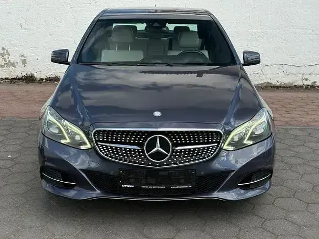 Gebraucht Mercedes E300 Avantgarde 231 PS (169 kW) 2013 Blau Limousine