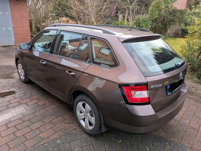 Gebraucht Skoda Fabia Ambition 90 PS (66 kW) 2016 Braun Kombi