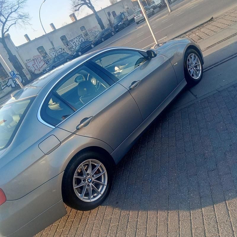 Second-hand BMW 325 90 CP (66 kW) 2005 Argintiu Berlinǎ
