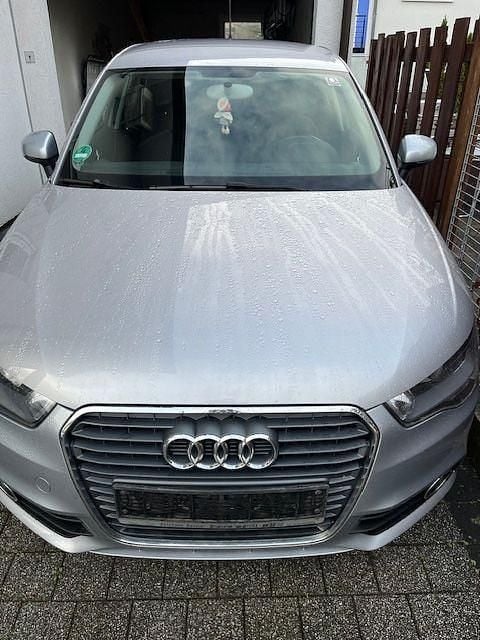Silber Gebraucht 2015 Audi A1 Sportback Attraction Kleinwagen | 7.990 € (Guter Preis) - Bild 1/4