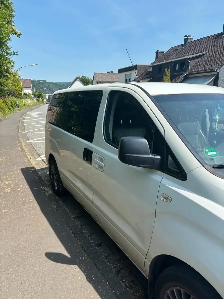 Gebraucht Hyundai H-1 170 PS (125 kW) 2011 Weiß Van / Kleinbus