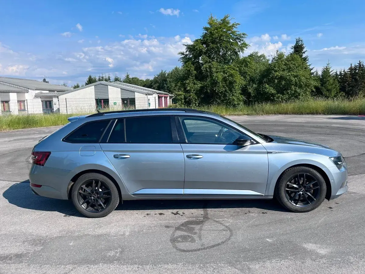 Gebraucht Skoda Superb SportLine 190 PS (139 kW) 2018 Grau Kombi