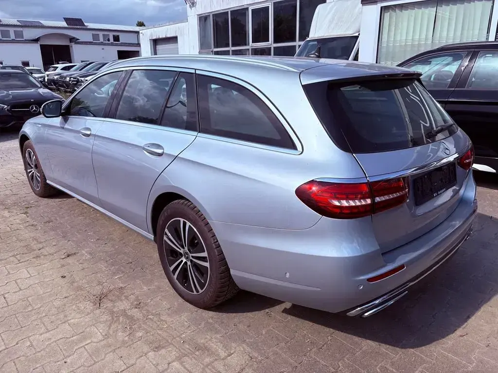 Gebraucht Mercedes E220 194 PS (142 kW) 2021 Silber Kombi