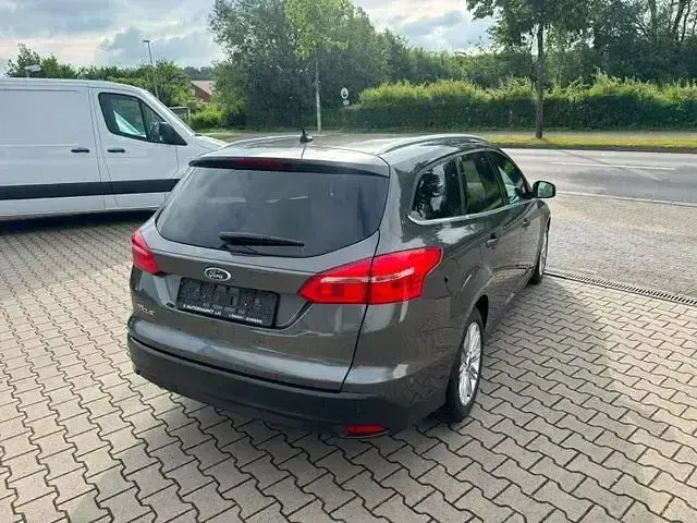 Gebraucht Ford Focus Titanium 210 PS (154 kW) 2018 Grau Limousine