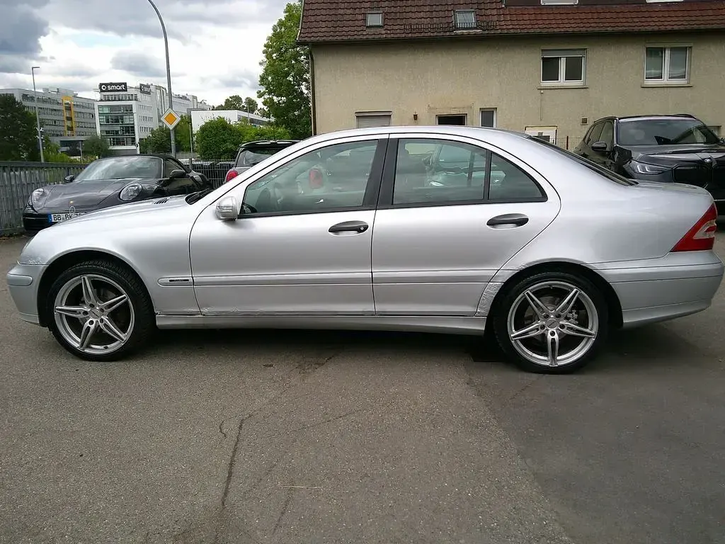 Gebraucht Mercedes C200 163 PS (119 kW) 2005 Silber Limousine