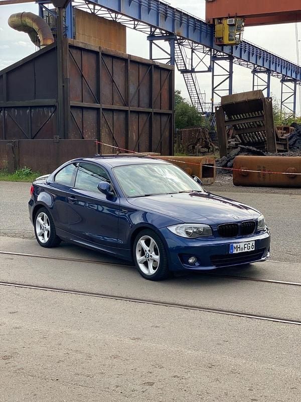 Blau Gebraucht 2012 BMW 120 Coupé Sport Line Coupé | 8.800 € - Bild 1/4