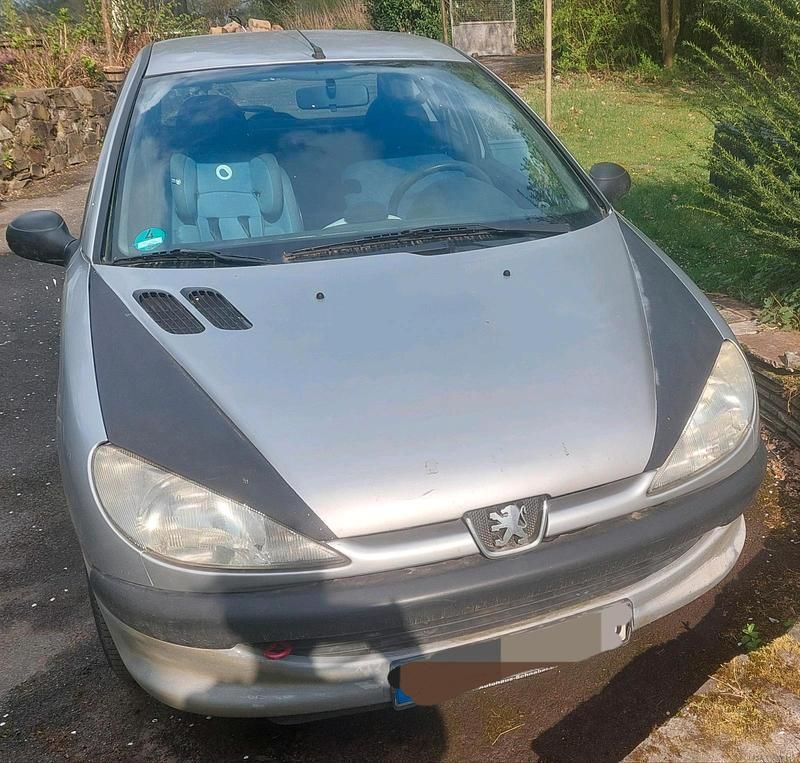 Silber Gebraucht 2000 Peugeot 206 Kleinwagen | 300 € - Bild 1/4