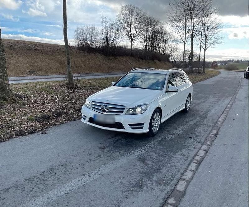 Gebraucht Mercedes C250 204 PS (150 kW) 2011 Weiß Kombi