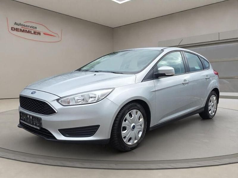 Gebraucht Ford Focus Trend 101 PS (74 kW) 2017 Silber Limousine