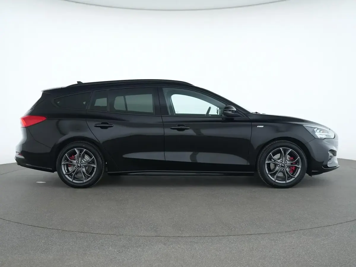 Gebraucht Ford Focus ST-Line 125 PS (91 kW) 2021 Schwarz Limousine
