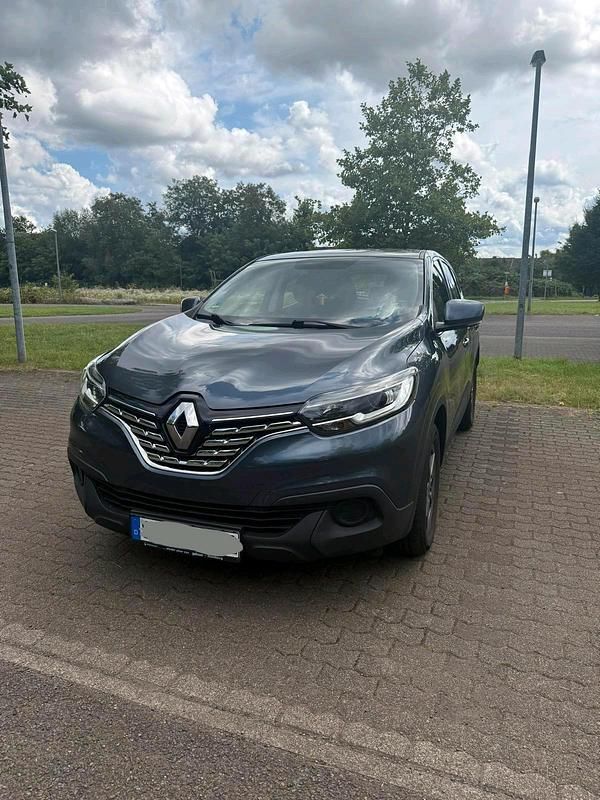 Grau Gebraucht 2018 Renault Kadjar Life SUV | 7.900 € (Guter Preis) - Bild 1/4