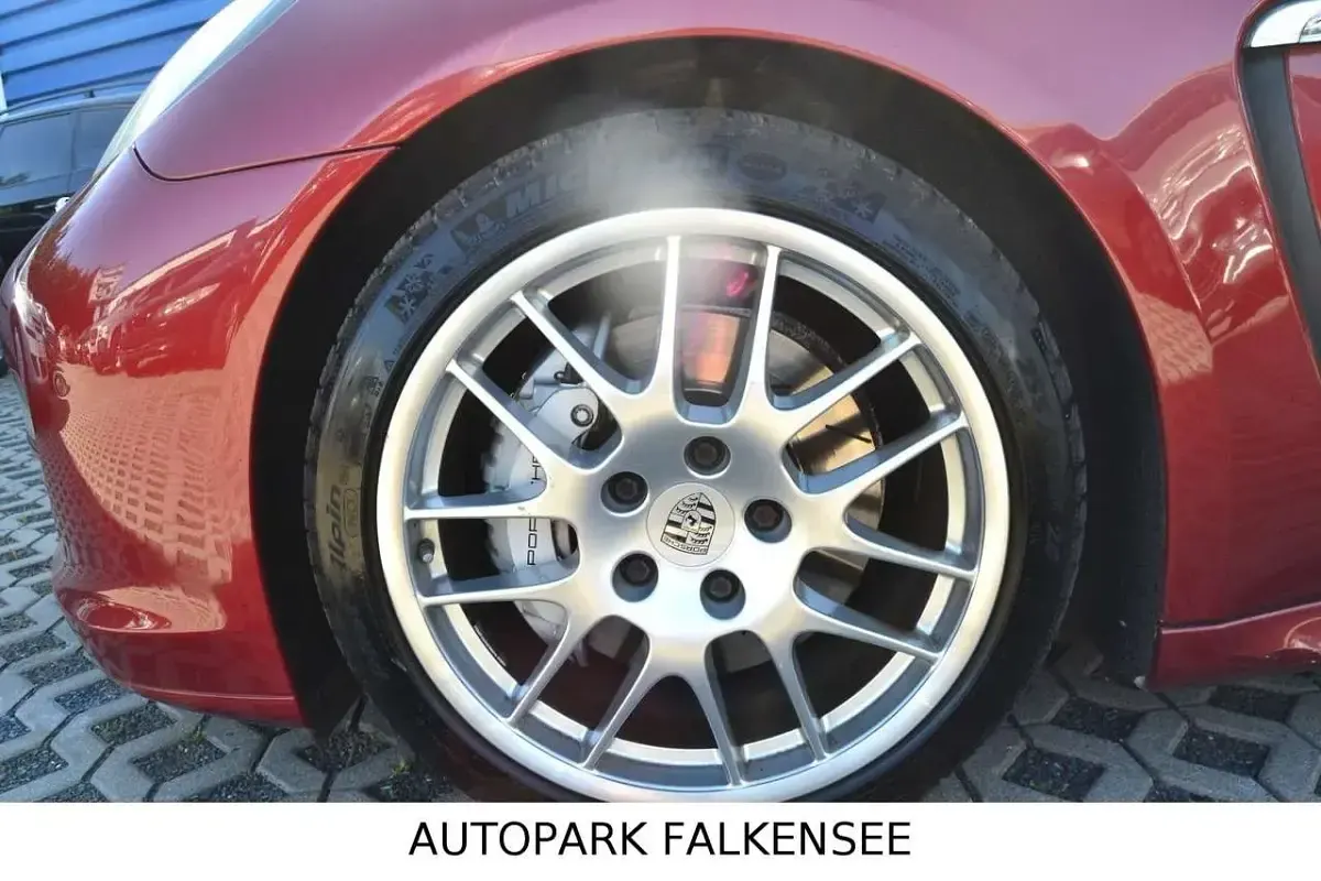 Gebraucht Porsche Panamera 379 PS (278 kW) 2012 Rubinrotmetallic Kleinwagen