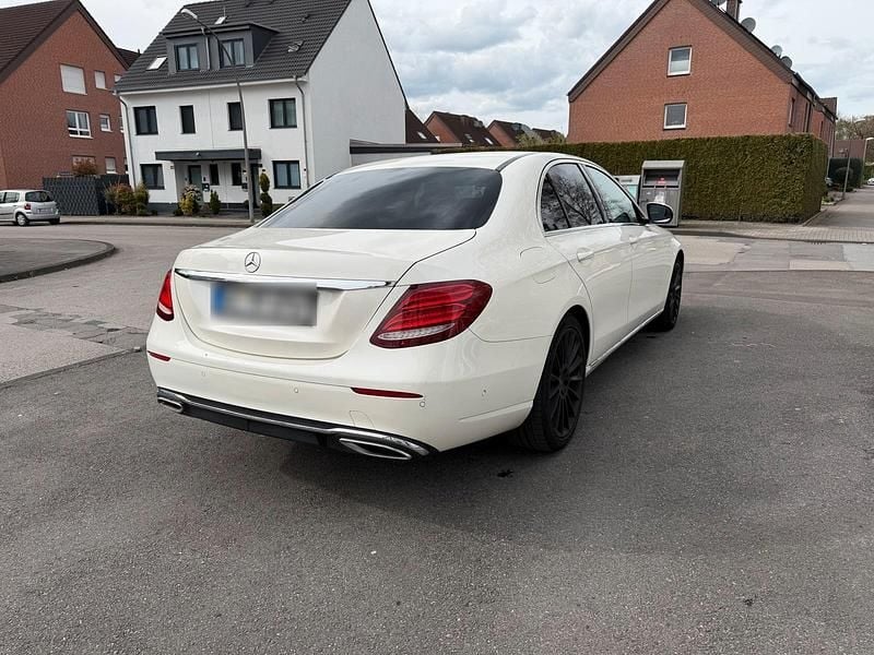 Gebraucht Mercedes E200 150 PS (110 kW) 2017 Weiß Limousine