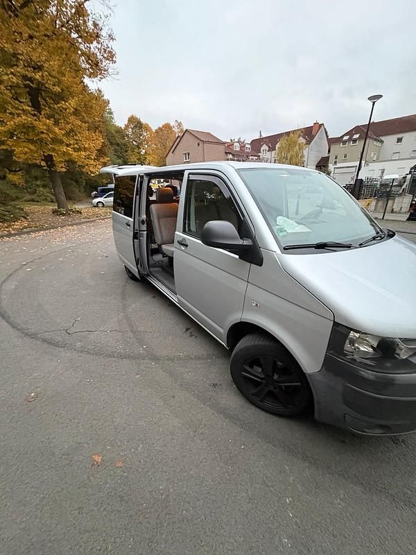 Silber Gebraucht 2011 VW T5 Van | 12.600 € (Etwas zu teuer) - Bild 1/4