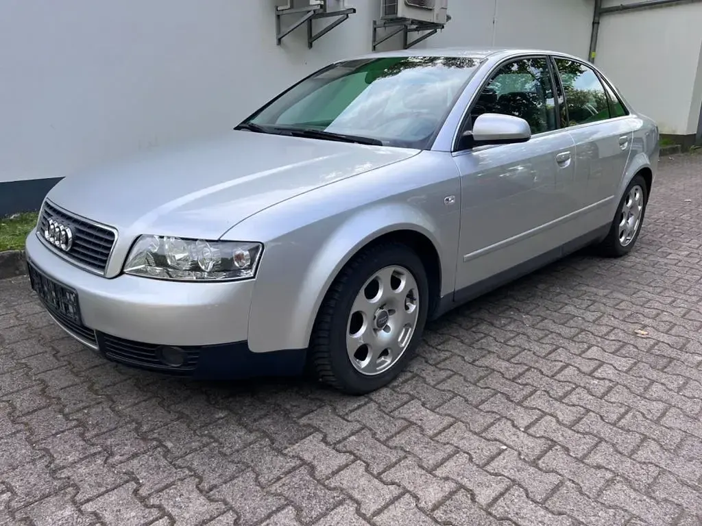 Gebraucht Audi A4 131 PS (96 kW) 2000 Silber Limousine
