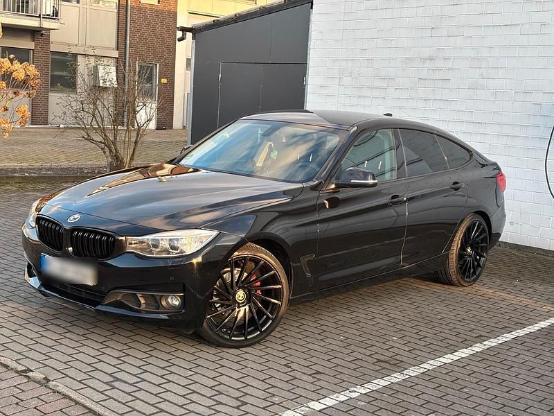 Schwarz Gebraucht 2015 BMW 318 Gran Turismo Limousine | 12.450 € (Fairer Preis) - Bild 1/4