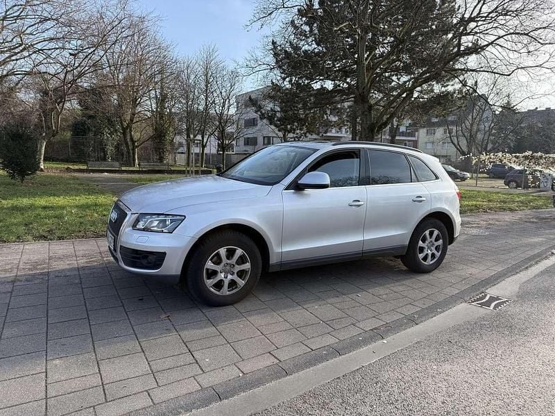 Eissilber metallic Gebraucht 2010 Audi Q5 SUV | 10.999 € (Guter Preis) - Bild 1/4