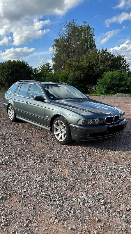 Grau Gebraucht 2002 BMW 525 Kombi | 2.750 € (Guter Preis) - Bild 1/4