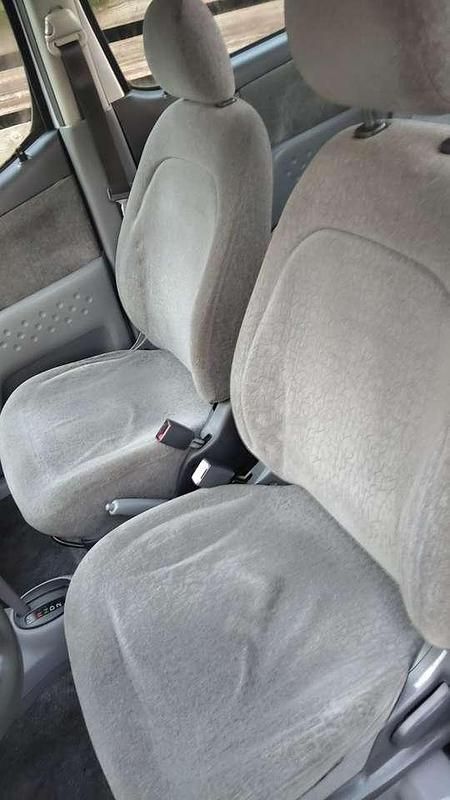 Grau Gebraucht 2001 Toyota Yaris Sol Kombi | 2.950 € (Fairer Preis) - Bild 1/4