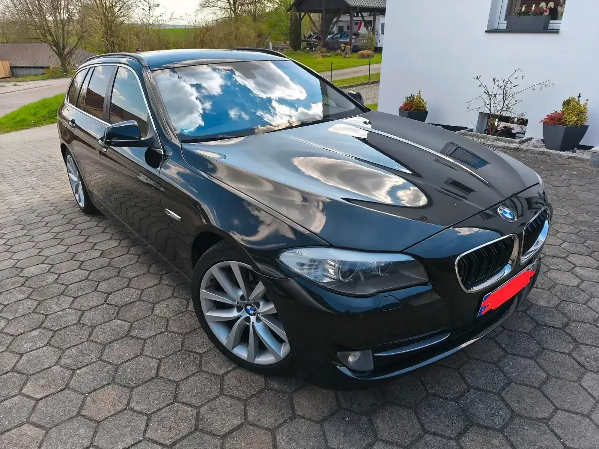 Gebraucht BMW 525 218 PS (160 kW) 2012 Schwarz Kombi