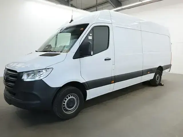 Gebraucht Mercedes Sprinter 170 PS (125 kW) 2025 Arktikweiss Van