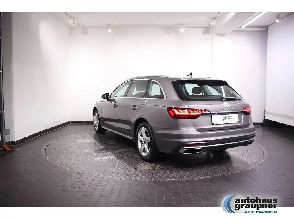 Gebraucht Audi A4 Advanced 204 PS (150 kW) 2021 Grau / terragrau (metallic) Kombi