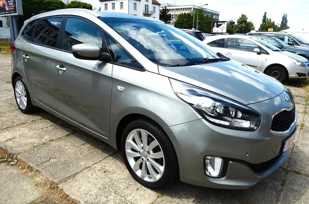 Gebraucht Kia Carens 141 PS (103 kW) 2016 Beige Van / Kleinbus