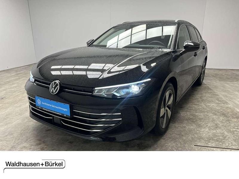 Grenadillschwarz (metallic) Gebraucht 2024 VW Passat Business Kombi | 33.950 € (Guter Preis) - Bild 1/4
