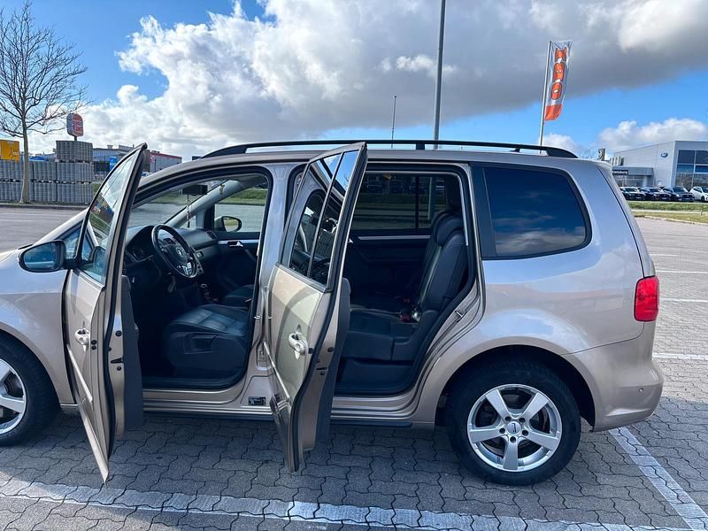 Gebraucht VW Touran 140 PS (102 kW) 2014 Braun Van / Kleinbus