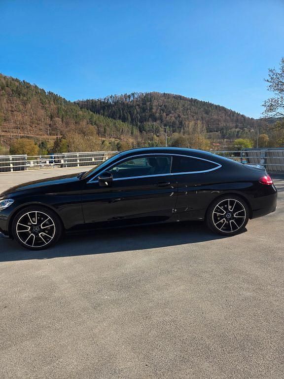 Gebraucht Mercedes C220 194 PS (142 kW) 2020 Schwarz Coupé