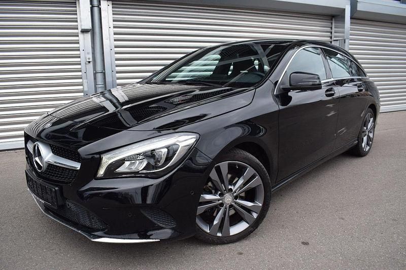 Schwarz Gebraucht 2016 Mercedes CLA180 Urban Limousine | 18.500 € (Guter Preis) - Bild 1/4