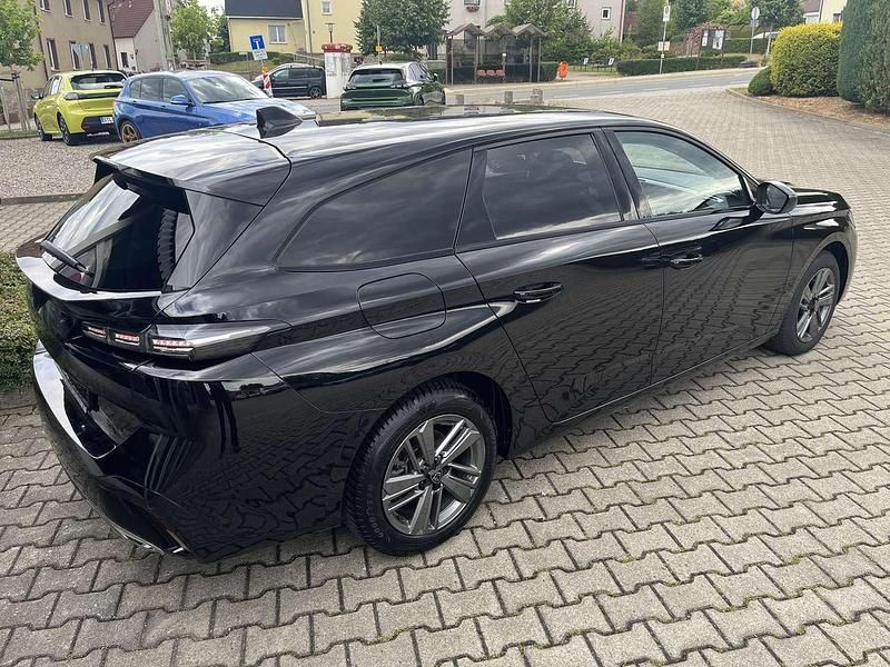 Gebraucht Peugeot 308 SW Allure 131 PS (96 kW) 2024 Lackierung schwarz perla nera Kombi