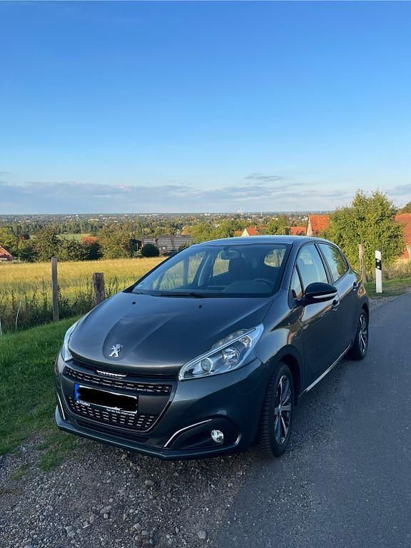 Grau Gebraucht 2017 Peugeot 208 Active Kleinwagen | 8.500 € (Fairer Preis) - Bild 1/4