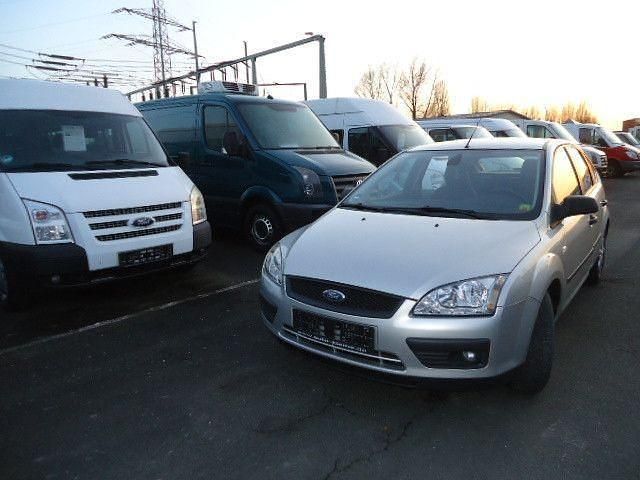 Gebraucht Ford Focus Trend 101 PS (74 kW) 2005 Silber Kleinwagen