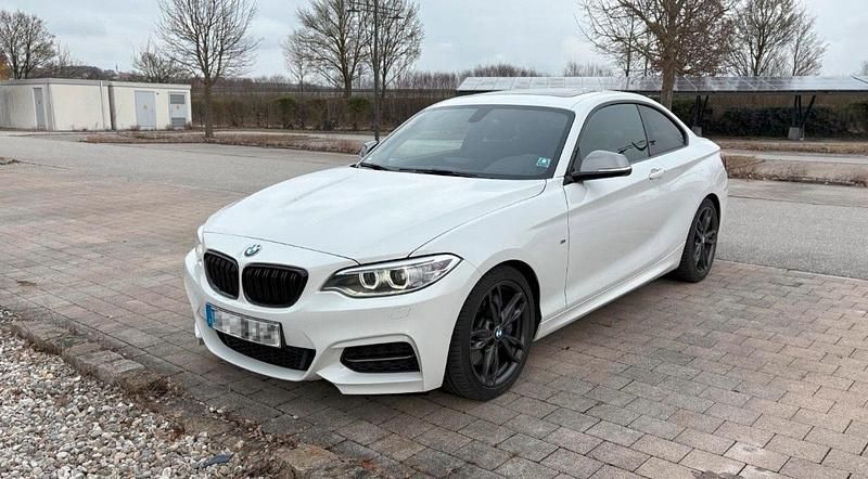 Weiß Gebraucht 2014 BMW M235 Comfort Edition Coupé | 24.900 € (Fairer Preis) - Bild 1/4