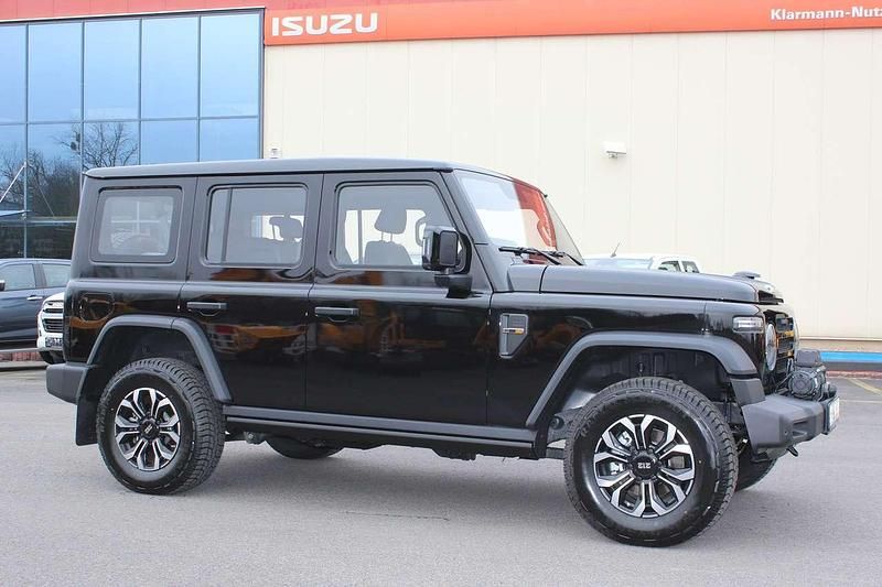 Neu BAW 212 166 PS (122 kW) 2026 Schwarz SUV