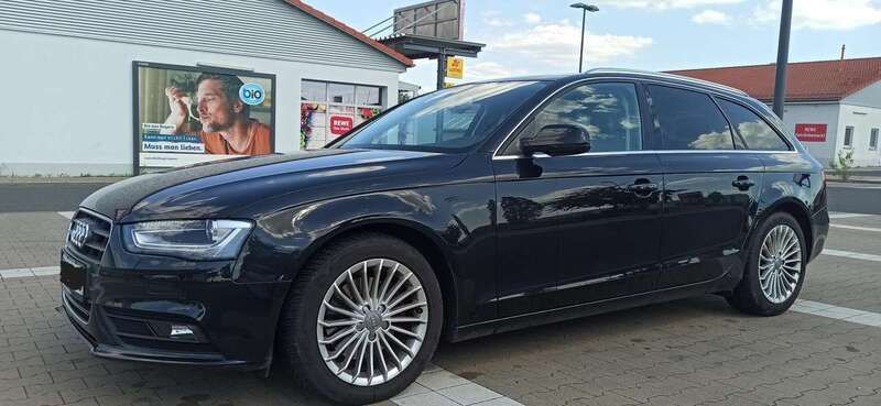 Schwarz Gebraucht 2014 Audi A4 Ambiente Kombi | 12.250 € (Guter Preis) - Bild 1/4