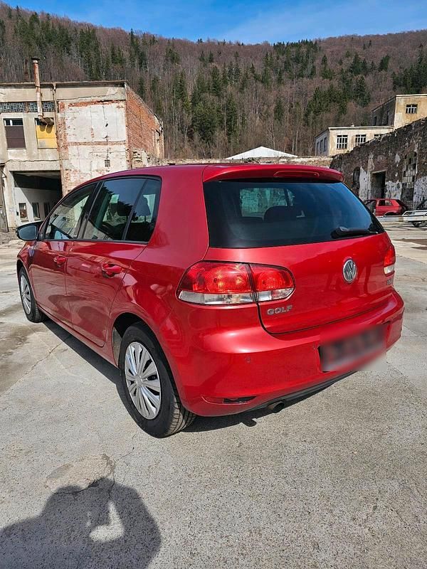 Gebraucht VW Golf VI 105 PS (77 kW) 2011 Rot Kleinwagen